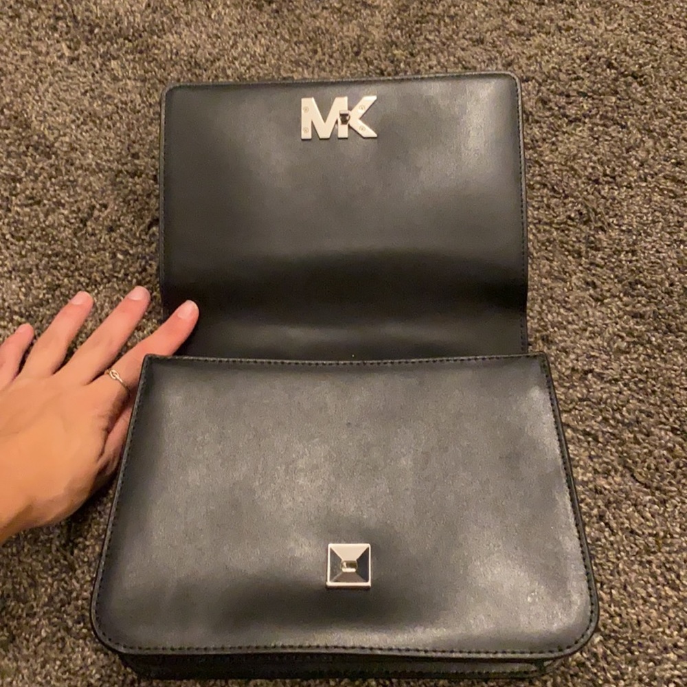 Micheal Kors bag - Picture 2 of 4